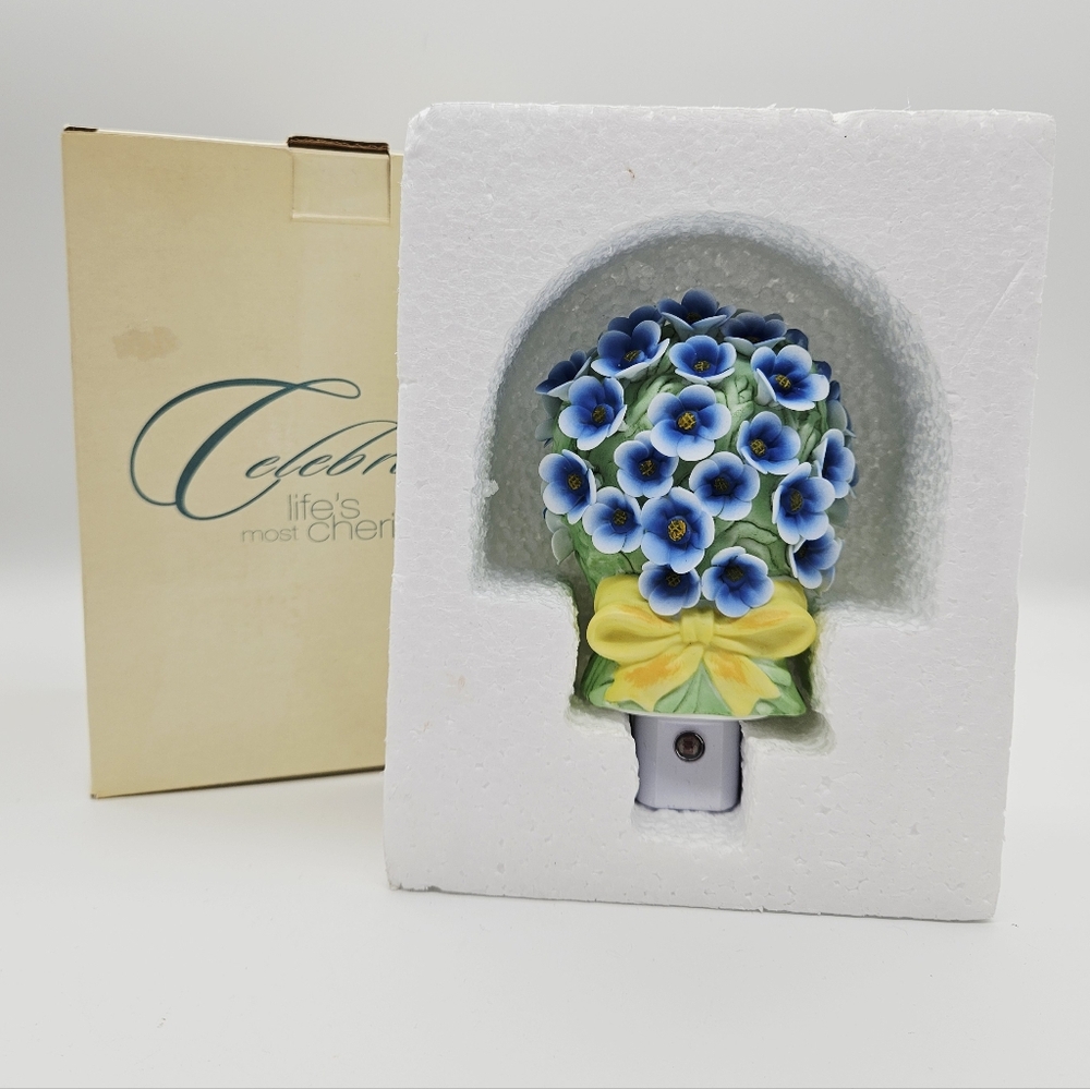 GIFTS by HOUSE OF LLOYD | Forget-Me-Not flower floral vintage night light